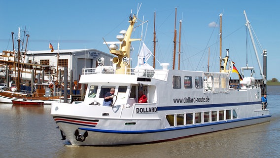 Das Ausflugsschiff "Dollard" vor Ditzum © www.ostfriesland.de 