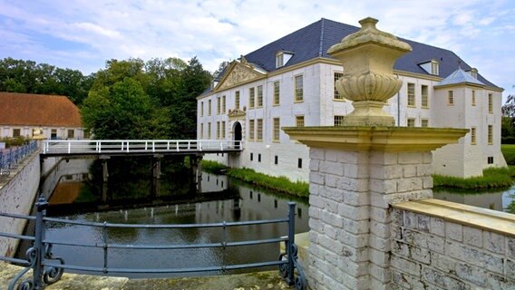 Wasserschloss in Dornum © imago/blickwinkel 
