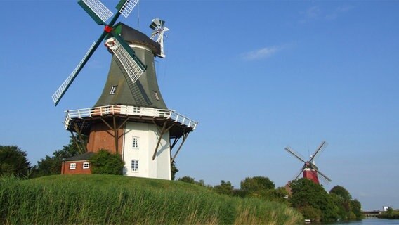 Zwillingsmühlen in Greetsiel © Ostfriesland Tourismus 