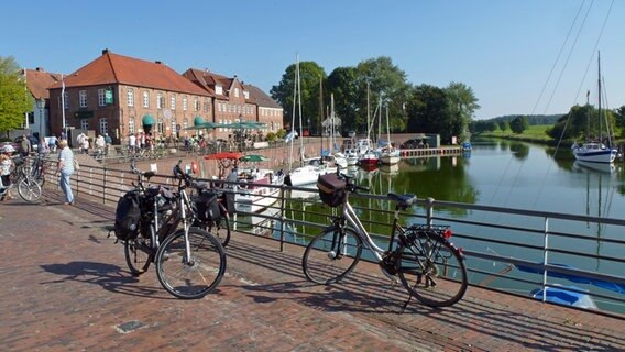 Blick auf den alten Hafen in Hooksiel. © www.ostfriesland.travel 