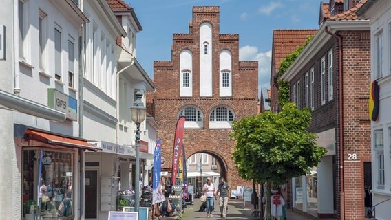 Das Kremper Tor in Neustadt in Holstein. © picture alliance/Zoonar Foto: Jürgen Wackenhut