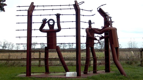 Stahlskulpturen in Ladelund, am Rande der Gedenkstätte eines Außenlagers des Konzentrationslagers Neuengamme. © Gebietsgemeinschaft Grünes Binnenland Foto: Gorm Casper
