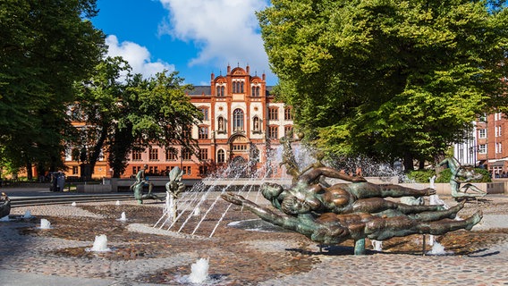 Blick auf die Universität in Rostock © Colourbox Foto: Rico KÃdder