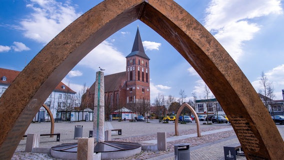 Die Marienkirche am Marktplatz in Pasewalk © picture alliance/dpa/dpa-Zentralbild Foto: Jens Büttner