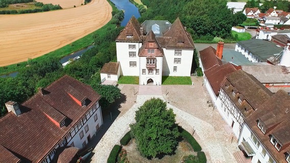 Luftaufnahme der Schlossanlage von Fürstenberg. © Museum Schloss Fürstenberg 