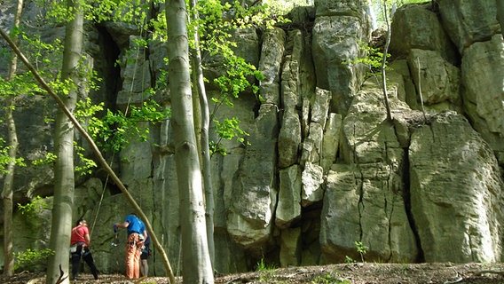 Kletterer an Felsen im Glenetal © NDR Foto: Axel Franz