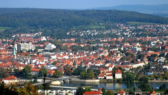 Blick vom Hausberg Klüt auf die Stadt Hameln und das Umland. © Hameln Marketing und Tourismus GmbH 
