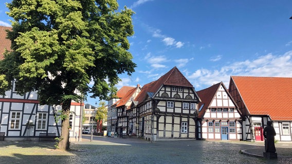 Fachwerkhäuser am Kirchplatz in Nienburg an der Weser © Mittelweser-Touristik GmbH 