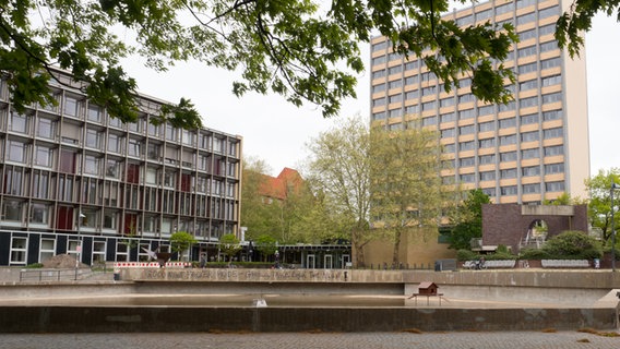 Blick auf die Fachbereich Erziehungswissenschaften, Von Melle Park 8 und das Audimax, Von Melle Park 4, Universität Hamburg © NDR Foto: Anja Deuble