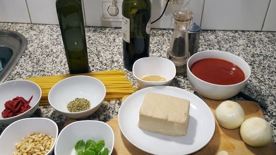 Zutaten für Spaghetti mit Tofu-Bolognese © Uwe Leiterer 