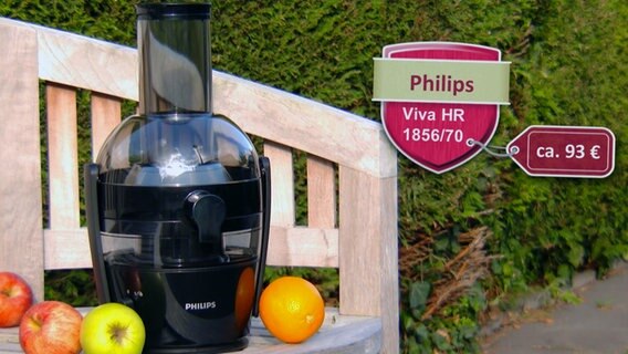 Ein Entsafter der Marke Philips steht auf einer Gartenbank aus Holz. © WDR / NDR Fernsehen 