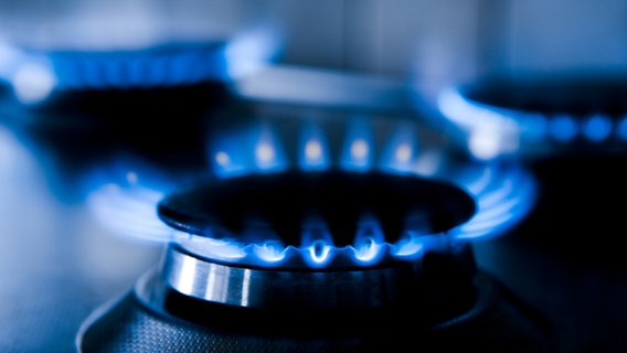 Burning the gas flames of a gas stove.  © fotolia.com Photo: by-studio