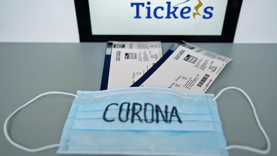 Symbolfoto zu Tickets und Konzertkarten in der Corona-Krise © picture alliance / Flashpic Foto:  Jens Krick