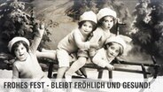Ein historisches Bild mit Kindern auf einem Schlitten. © COLOURBOX Foto: LiliGraphie