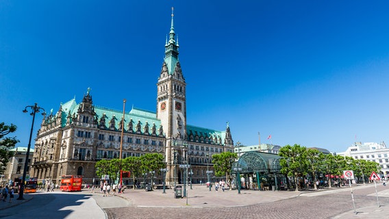 Hamburger Rathaus © fotolia Foto: oscity
