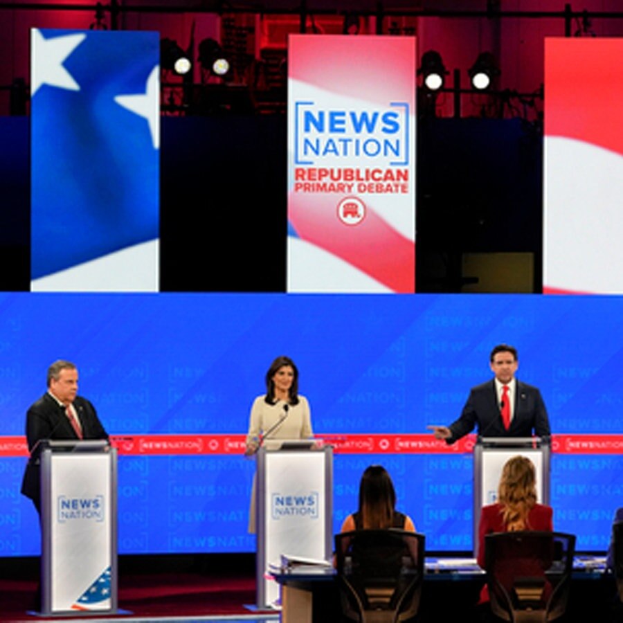 Wahlen in den USA - Vierte TV-Debatte der Republikaner
USA, Tuscaloosa: Die Präsidentschaftsbewerber der Republikaner Chris Christie (l-r), ehemalige Gouverneur von New Jersey, Nikki Haley, ehemalige UN-Botschafterin, Ron DeSantis, Gouverneur von Florida, und Vivek Ramaswamy, Geschäftsmann, nehmen an einer republikanischen Vorwahldebatte teil, die von NewsNation in der Moody Music Hall an der Universität von Alabama veranstaltet wurde. © dpa Bildfunk Foto: Gerald Herbert