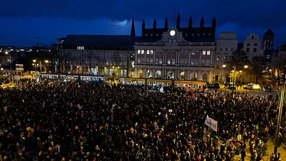 Demonstration gegen rechts in Rostock. © NDR 