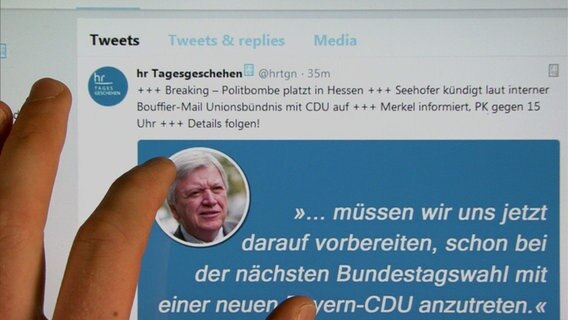 Ein Fake-Tweet des "Titanic"-Redakteurs Hürtgen löste unzählige Medienberichte aus. In dem auf den ersten Blick seriös wirkenden Tweet behauptete er, ein Sender des hr zu sein und verkündete ein angebliches Zitat von Ministerpräsident Bouffier, wonach die Union zwischen CDU und CSU am Ende sei. © NDR Foto: Screenshot
