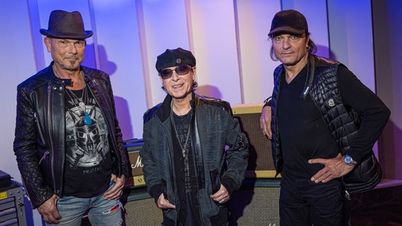 Rudolf Schenker, Klaus Meine und Matthias Jabs von der Rockband Scorpions © picture alliance/dpa Foto: Moritz Frankenber