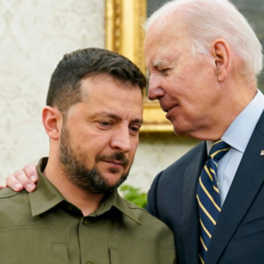 Joe Biden (r), Präsident der USA, trifft Wolodymyr Selenskyj, Präsident der Ukraine, im Oval Office des Weißen Hauses. © Evan Vucci/AP/dpa +++ dpa-Bildfunk +++ Foto: Evan Vucci