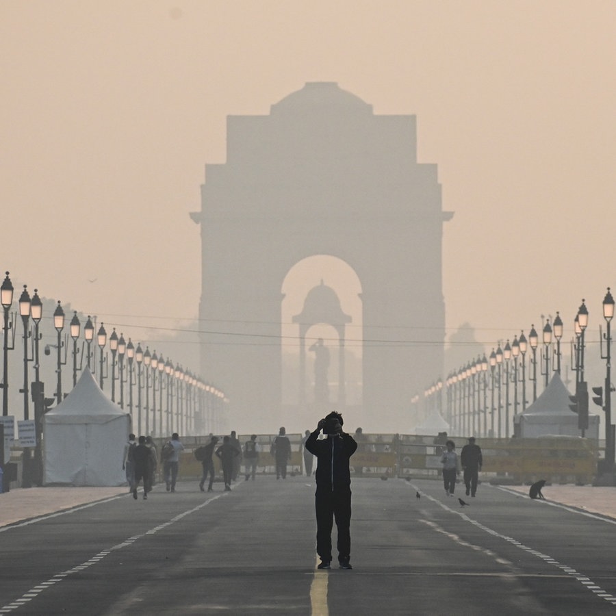 Das India Gate in Neu Delhi im Smog © picture alliance / ZUMAPRESS.com | Kabir Jhangiani Foto: Kabir Jhangiani