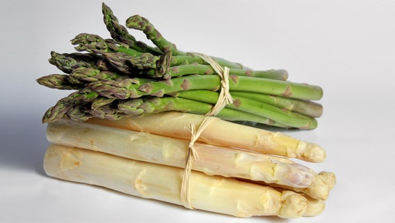 Grüner und weißer Spargel © colourbox Foto: -