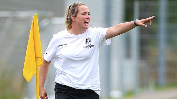 Carin Bakhuis, Trainerin der Bundesliga-Fußballerinnen des SV Meppen © IMAGO / foto2press 