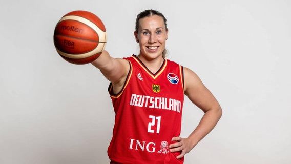 Basketball-Nationalspielerin Svenja Brunckhorst © IMAGO / camera4+ 