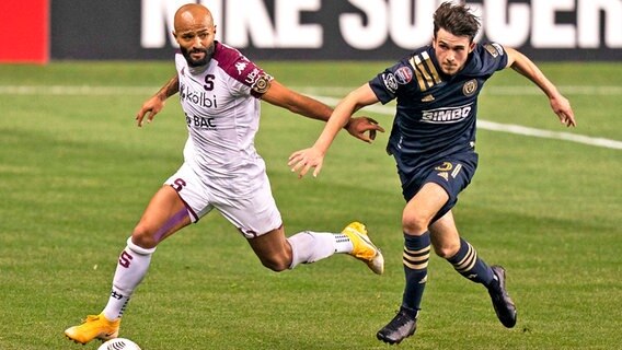 Leon Flach (r.) im Trikot von Philadelphia Union © picture alliance / ASSOCIATED PRESS Foto: Chris Szagola