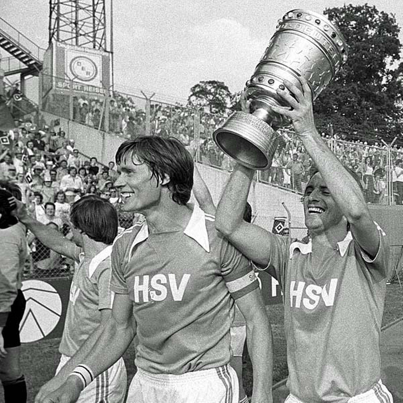 Hamburger SV DFB Pokalsieger 1976 Mannschaftskarte TOP