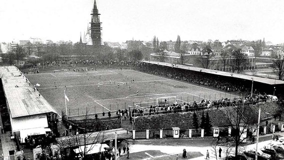 Das Stadion am Hamburger Rothenbaum im Jahr 1974. © Witters Foto: Witters