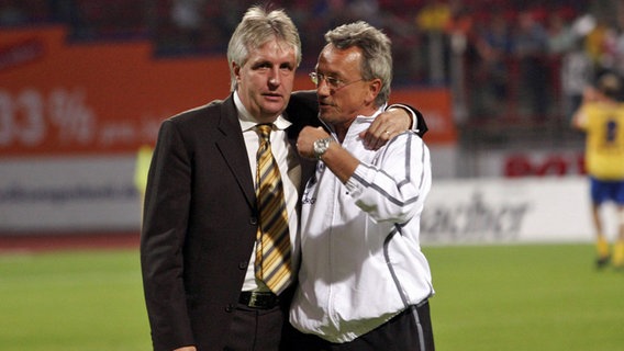 Trainer Michael Krüger (r.) mit Manager Wolfgang Loos © imago/Hoch Zwei 