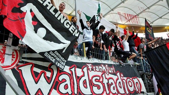 Fans von Eintracht Frankfurt © imago Foto: Alfred Harder
