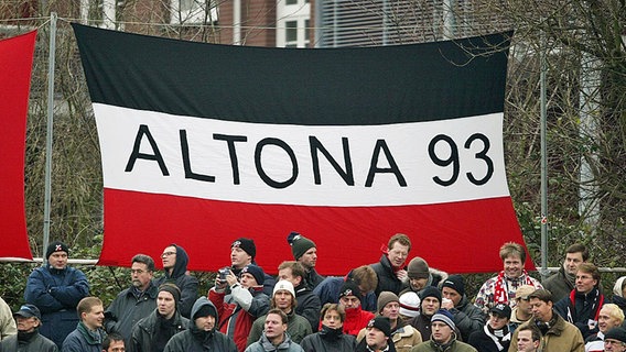 Fans von Altona 93 © Witters Foto: Witters