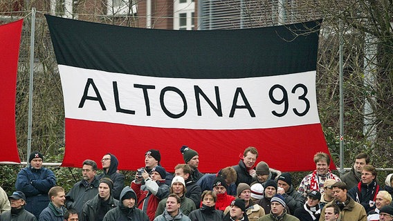 Fans von Altona 93 © Witters Foto: Witters