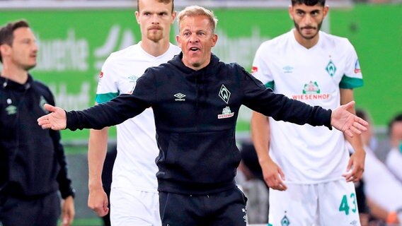 Coach Markus Anfang (M.) von Werder Bremen © IMAGO / Laci Perenyi 