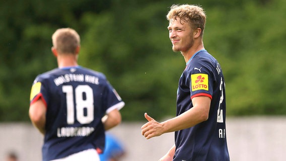 Angreifer Fiete Arp vom Fußball-Zweitligisten Holstein Kiel © IMAGO / Claus Bergmann 