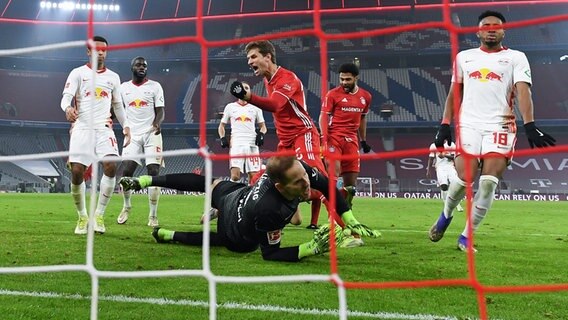 Thomas Müller vom FC Bayern jubelt nach einem Tor im Spiel gegen RB Leipzig. © dpa bildfunk Foto: Sven Hoppe