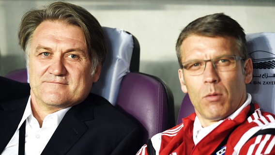 Vorstandschef Dietmar Beiersdorfer (l.) und Sportchef Peter Knäbel vom Hamburger SV © Witters Foto: Tim Groothuis