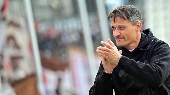 Trainer Alexander Blessin vom FC St. Pauli © Witters Foto: Tim Groothuis