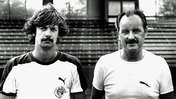 St.-Pauli-Trainer Kuno Böge (r.) und Profi Uwe Mackensen © Witters 