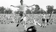 Lothar Ulsaß von Eintracht Braunschweig (o.) © imago/Pressefoto Baumann 