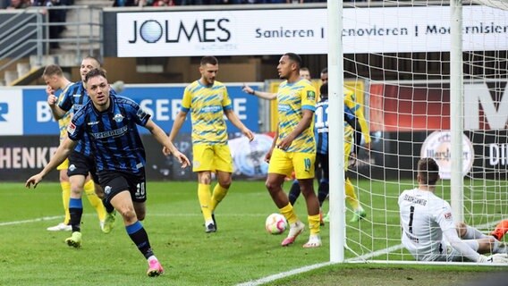 Spielszene SC Paderborn - Eintracht Braunschweig © IMAGO / Christian Schroedter 