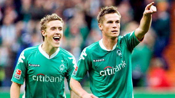 Max Kruse (l., mir Markus Rosenberg) in seinem ersten Bundesligaspiel am 28. September 2007 gegen Arminia Bielefeld. © picture-alliance / Sven Simon Foto: Bernd Lauter/SVEN SIMON