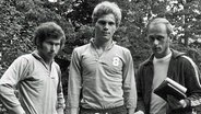 Bayern-Trainer Udo Lattek (r.) mit Paul Breitner (l.) und Uli Hoeneß (M.). © imago / Fred Joch Foto: Fred Joch