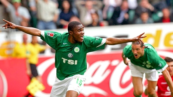 Cedrick Makiadi (l.) vom VfL Wolfsburg © imago/Team 2 