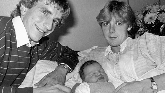 Norbert Meier (l.) mit Frau Sieglinde und Sohn Florian © imago/kicker 