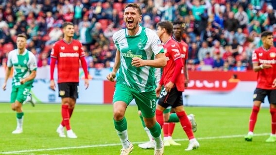 Bremens Milos Veljkovic bejubelt einen Treffer. © IMAGO / Kirchner-Media 