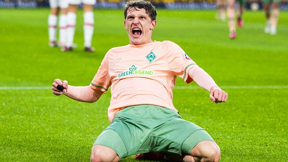 Panggung Jens di Bremen merayakan gol.  © Aliansi Foto / dpa |  Tom Wheeler 