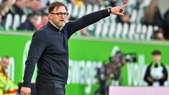 Wolfsburgs Trainer Ralph Hasenhüttl © picture alliance Foto: picture alliance/dpa | Swen Pförtner